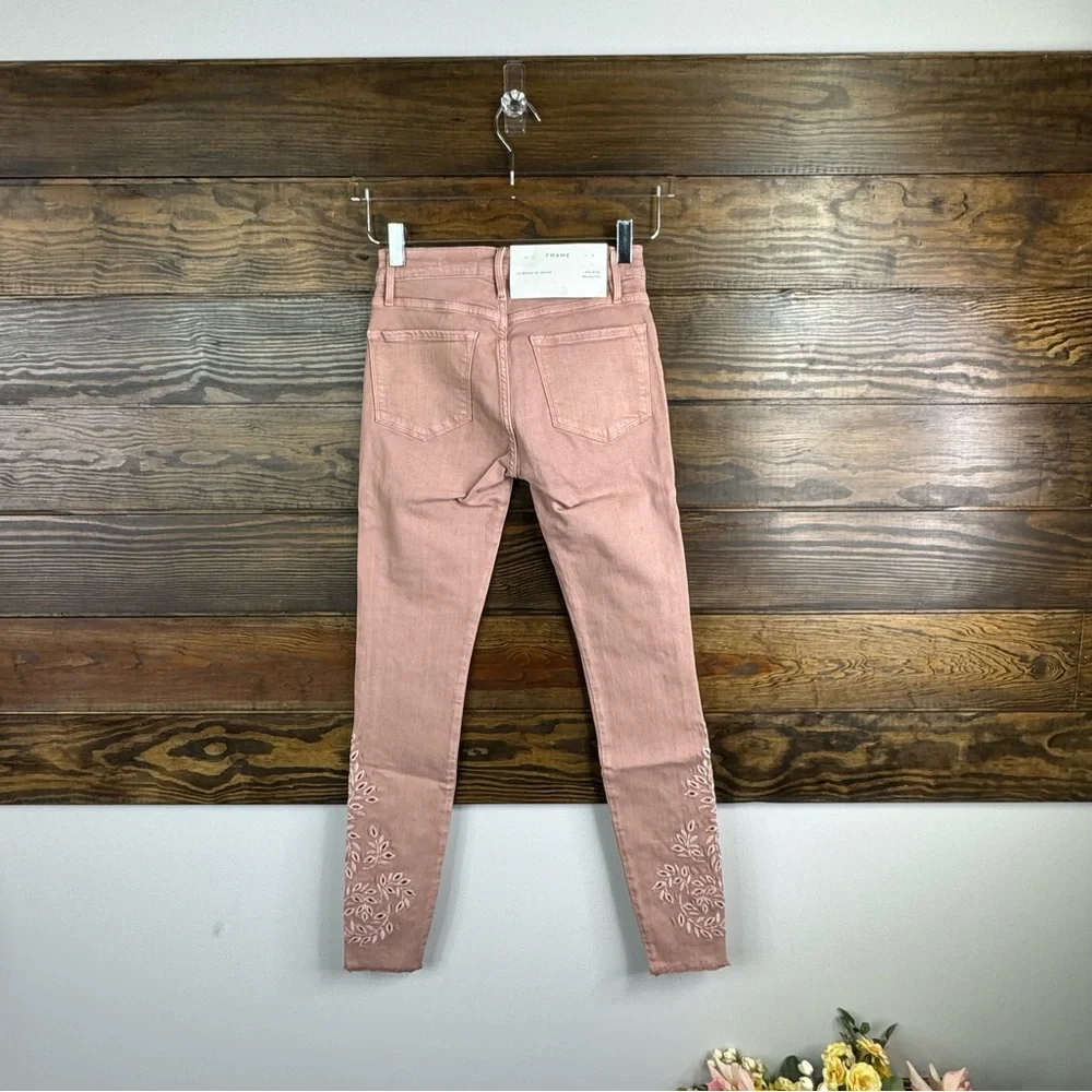 Frame le skinny de jeanne dusty rose embroidered